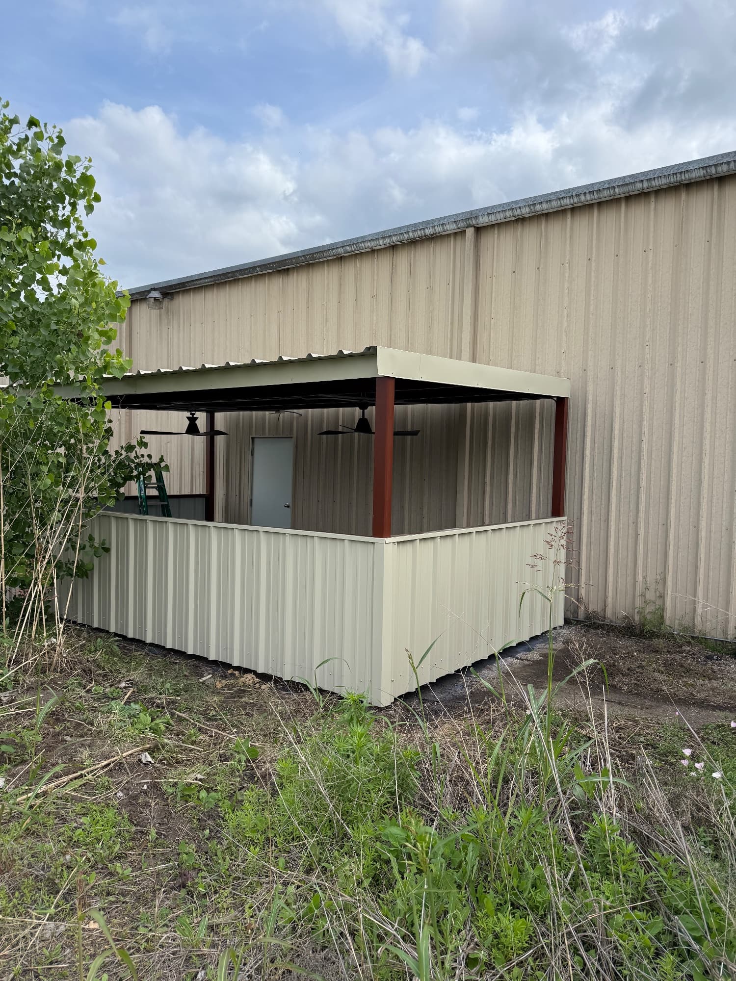 12 X 20 Enclosed Lounging Area